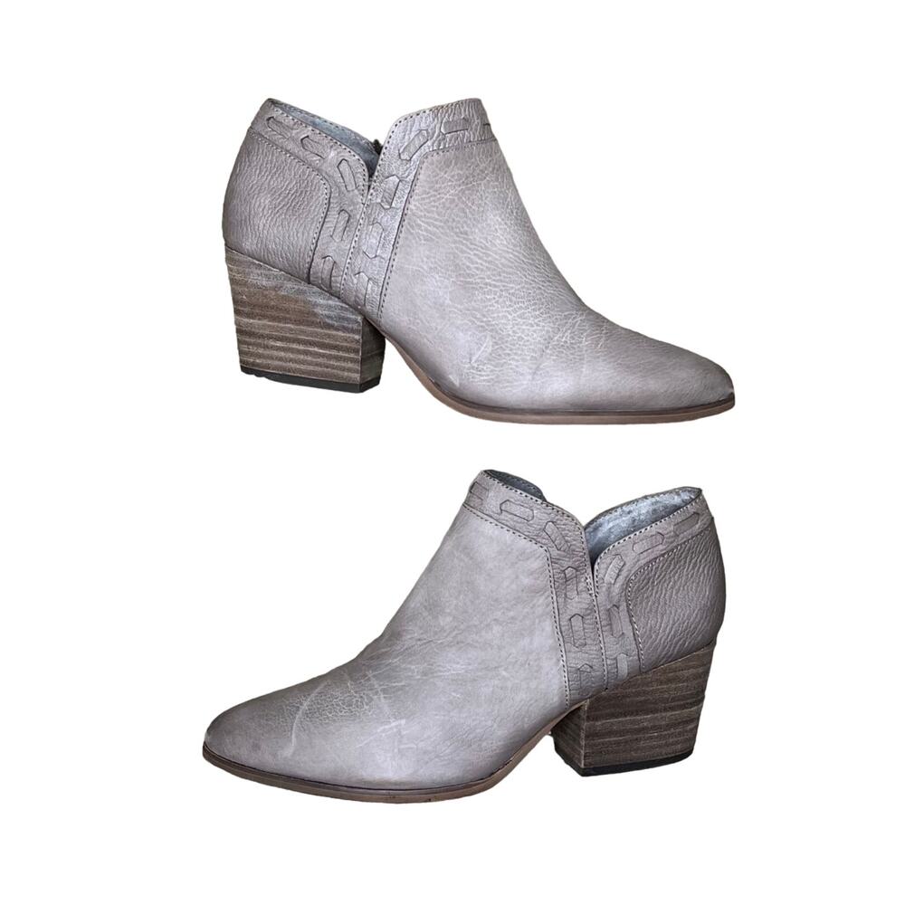 VINCE CAMUTO Nenva Leather Pointed Toe Ankle Booties Taupe Size 8